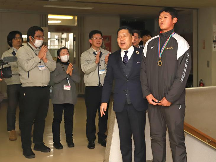 第39回全国都道府県対抗中学バレーボール大会優勝報告の様子2