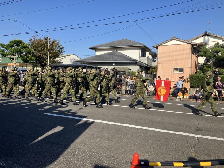 令和7年度自衛隊合同記念日行事の様子(市中行進)3