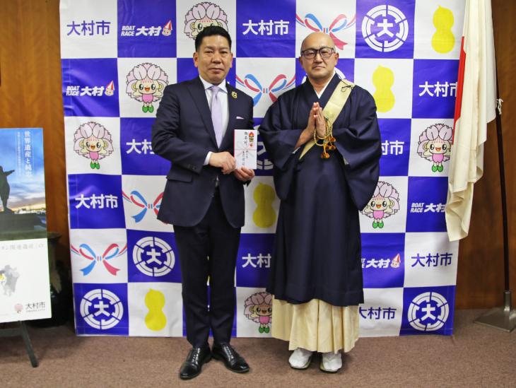 妙宣寺寒修行団浄財ご寄附の様子1