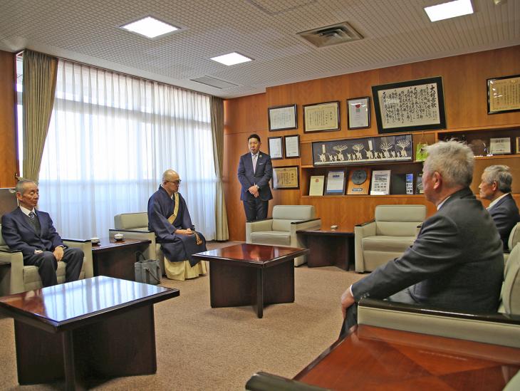 妙宣寺寒修行団浄財ご寄附の様子2