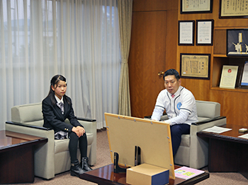 令和7年度障害者週間のポスター最優秀賞受賞報告の様子2