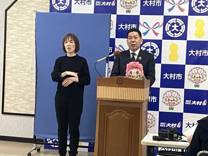 市長定例記者会見の様子