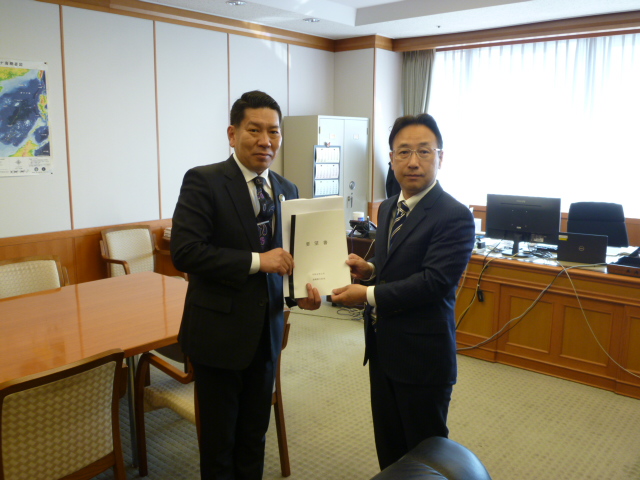 要望活動（防衛省）の様子（伊藤整備計画局長）