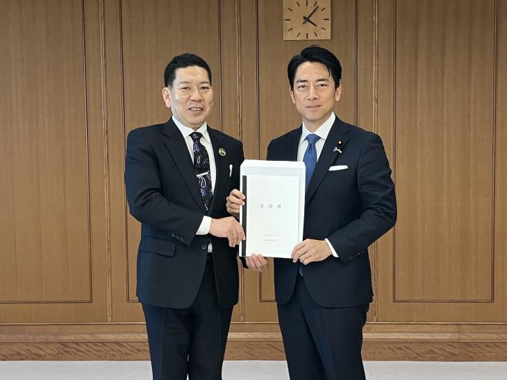 要望活動（防衛省）の様子（小泉防衛大臣）