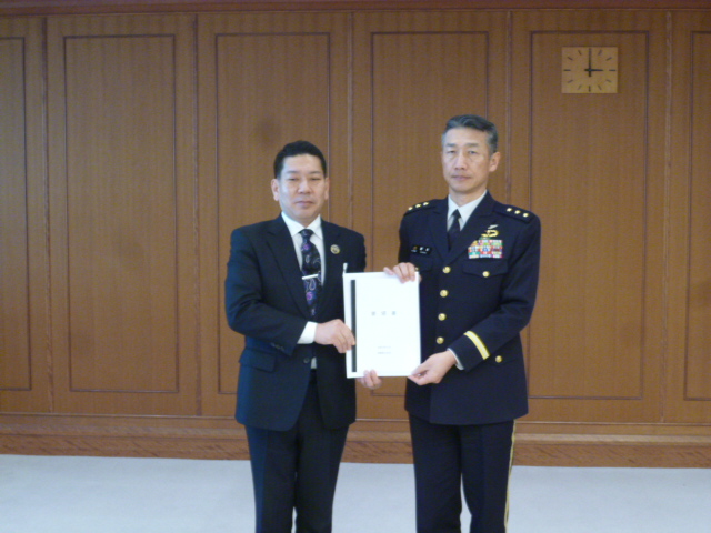 要望活動（防衛省）の様子（徳永陸幕副長）