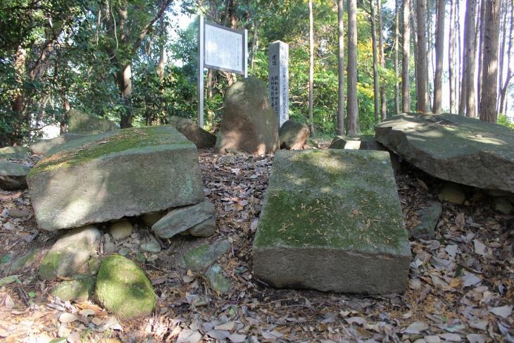 田下のキリシタン様式墓碑