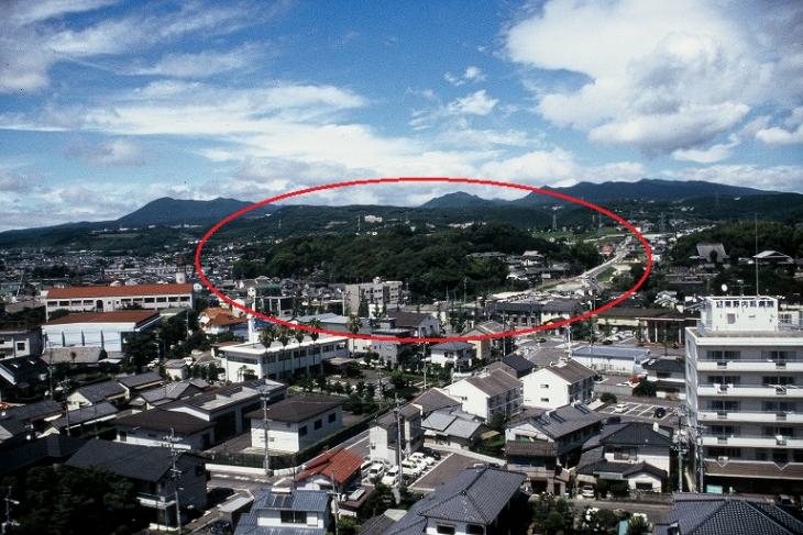 三城城跡遠景の写真