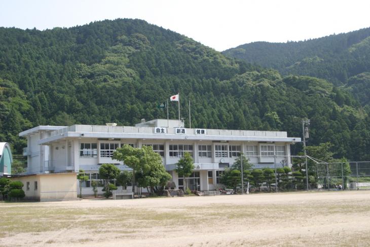 萱瀬中学校