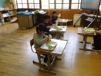 給食