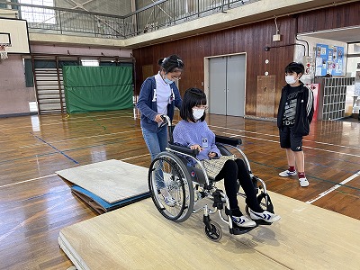 車いす3