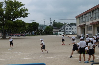 ソフトボール投げ