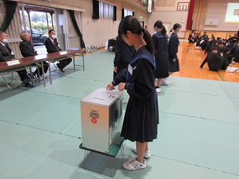 投票の様子